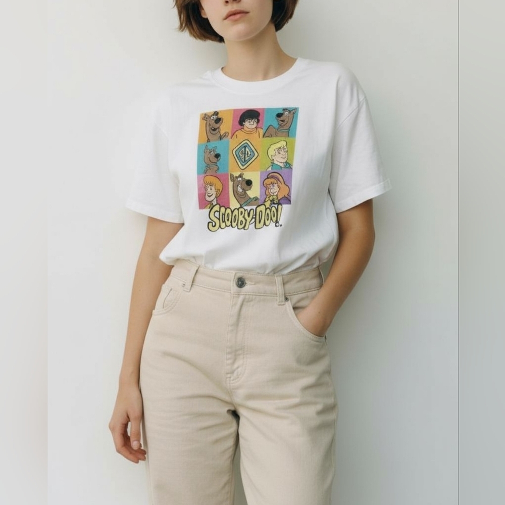 Women's Size Large SCOOBY-DOO Crew Neck Graphic White Short Sleeve T-Shirt. Up f